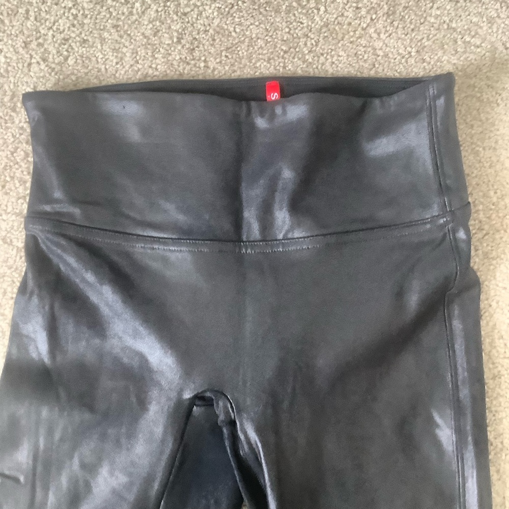 Spanx Faux Leather Shiny Ready To Wow Leggings Size Medium Black Stretch Shaping - Picture 5 of 13